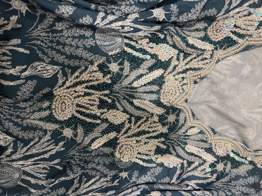 Photo envoyée par une cliente — Coral Print Makhaweer Teal Blue – Italian Silk