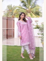 Aqsa K. review photo