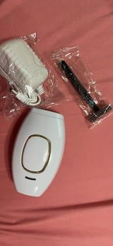 Dee review photo