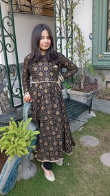 ushna aurangzeb review photo