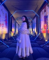 Khushi Varshney review photo
