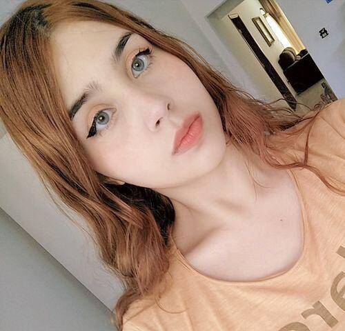 Customer photo wearing Mojosee colored contact lenses