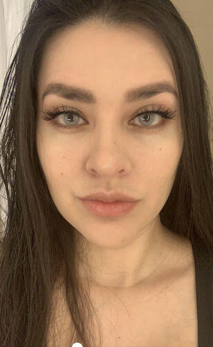 Customer photo wearing Mojosee colored contact lenses