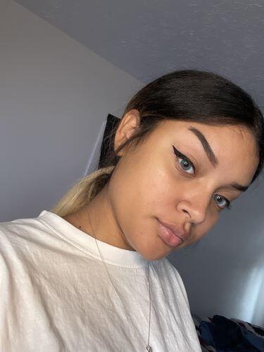 Customer photo wearing Mojosee colored contact lenses