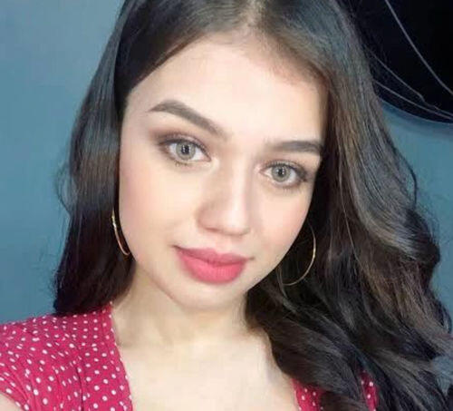 Customer photo wearing Hidrocor Ocre Colored Contact Lenses