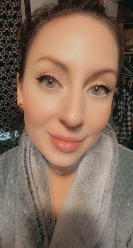 Customer photo wearing Mojosee colored contact lenses
