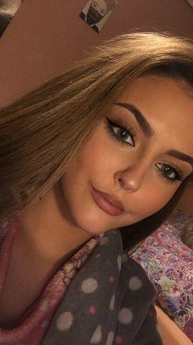 Customer photo wearing Mojosee colored contact lenses