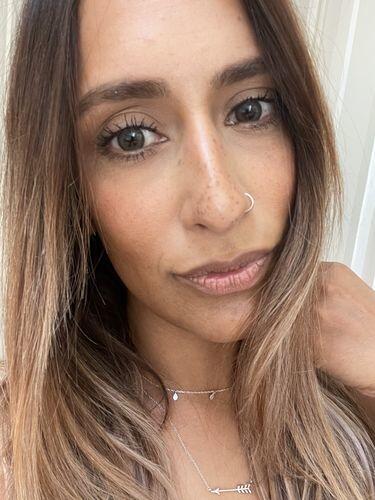 Customer photo wearing Mojosee colored contact lenses