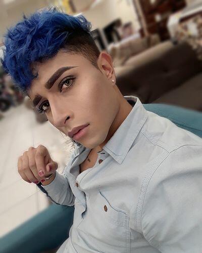Customer photo wearing Mojosee colored contact lenses