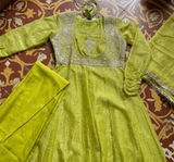 Myra Khanna review photo