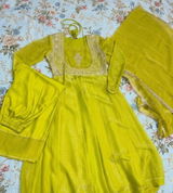 Meera review photo