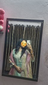 Nidhi review photo
