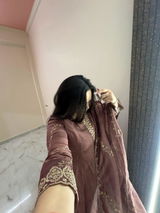 Ishika Rastogi review photo