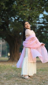 Priya Pandey review photo