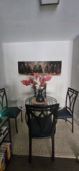 U**X review photo