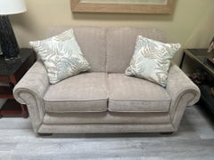Mackenzie Loveseat