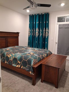 Jamestown Square Queen Bed