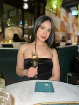 B**g review photo