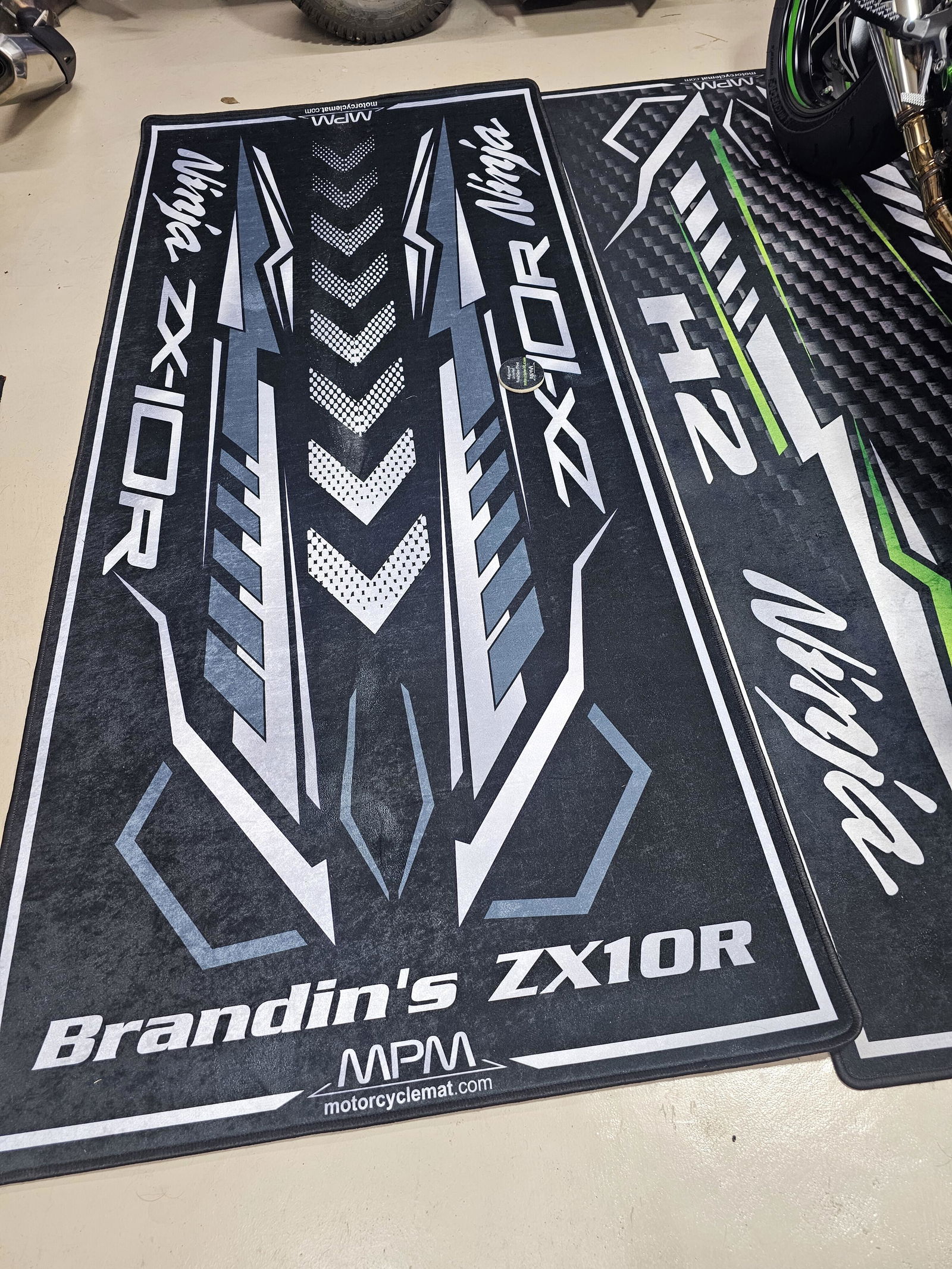 【DE１０】タオル Kawasaki ZX-10R 40th Anniversary Themed Towel | MPM