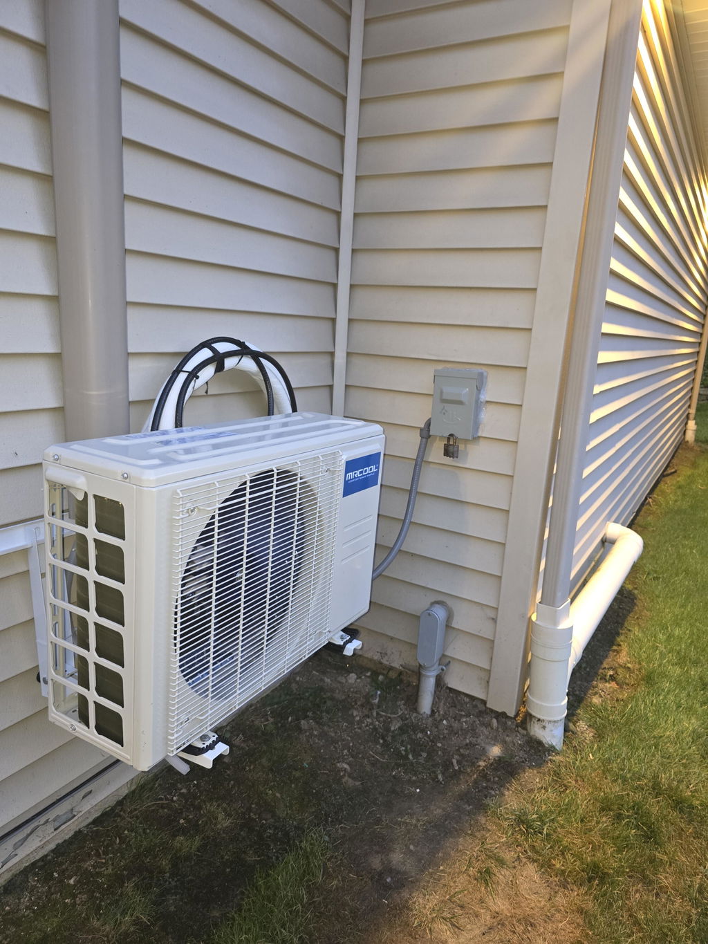 MRCOOL Condenser Wall Mounting Kit for 9k to 18k BTU Single Zone Ductless Mini Split Systems, MB176