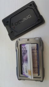 M review photo