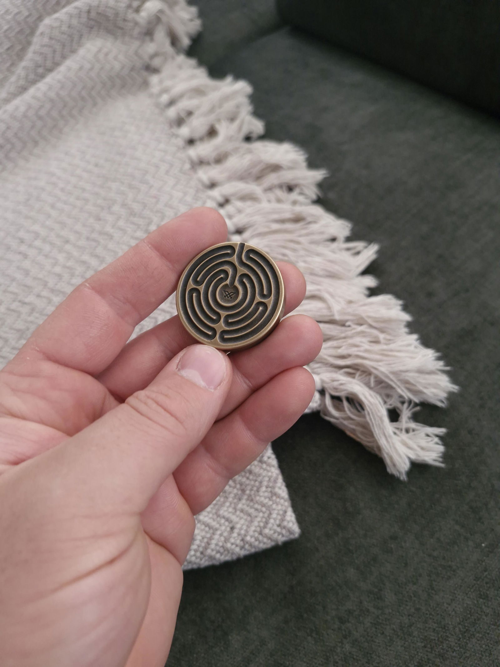 J. L. Lawson & Co Labyrinth Stone Brass – Mukama