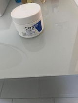 L**** review photo