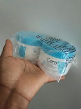 L********** review photo