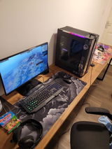 Grove desk photographed by Aaron wald.