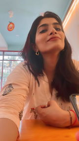 Sruthi krishna review photo