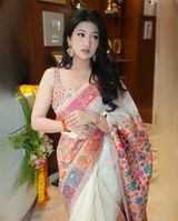 Shruti review photo