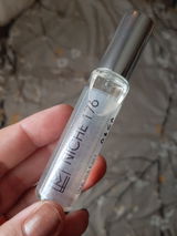 M. review photo