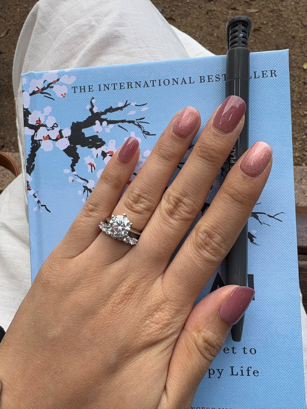 Dashing Diva Magic Press Gleaming Rose Nail (Regular Round)｜閃粉玫瑰貓眼穿戴甲 | 水光持久防水美甲貼