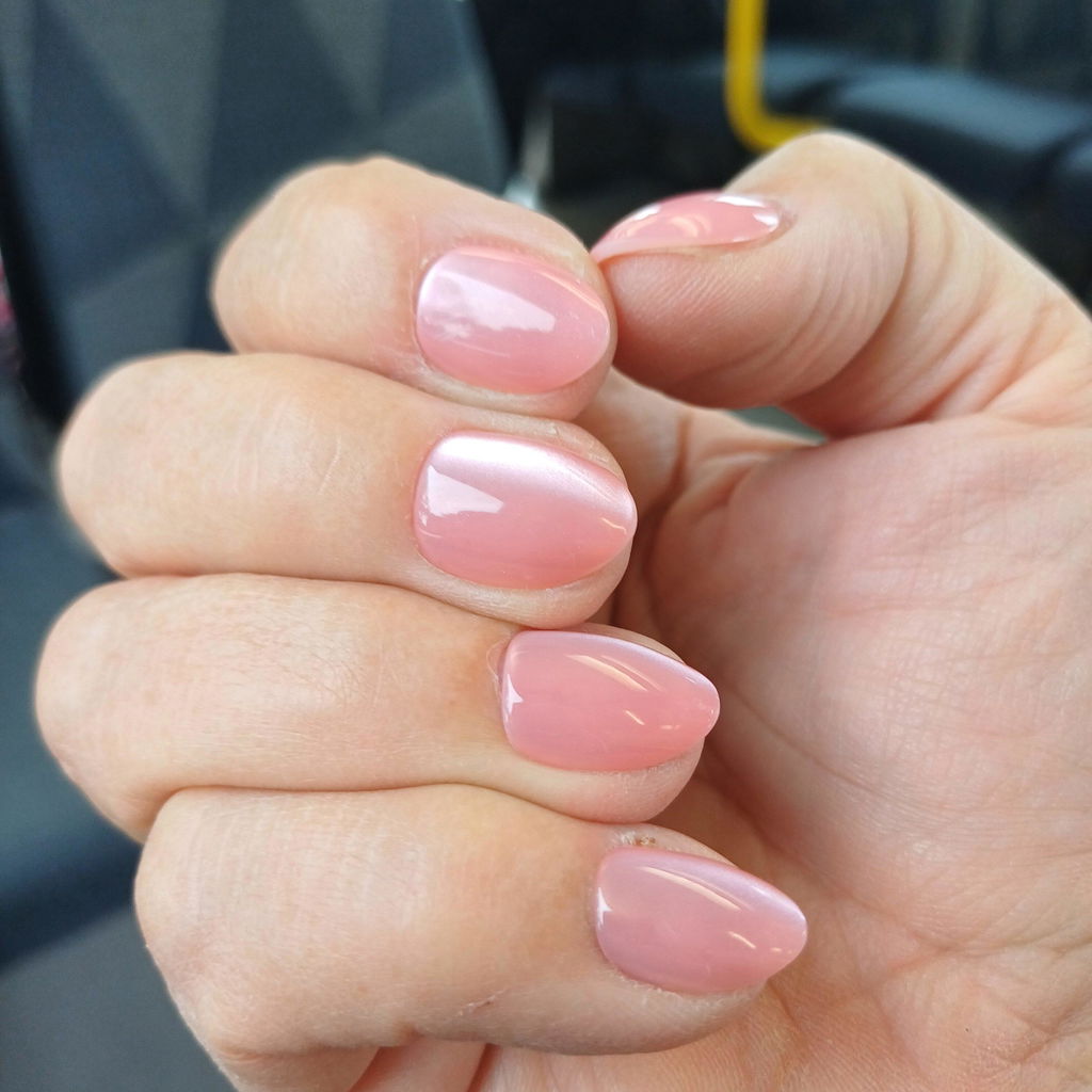 Cat Eye Strawberry Almond Short