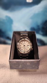 J. review photo