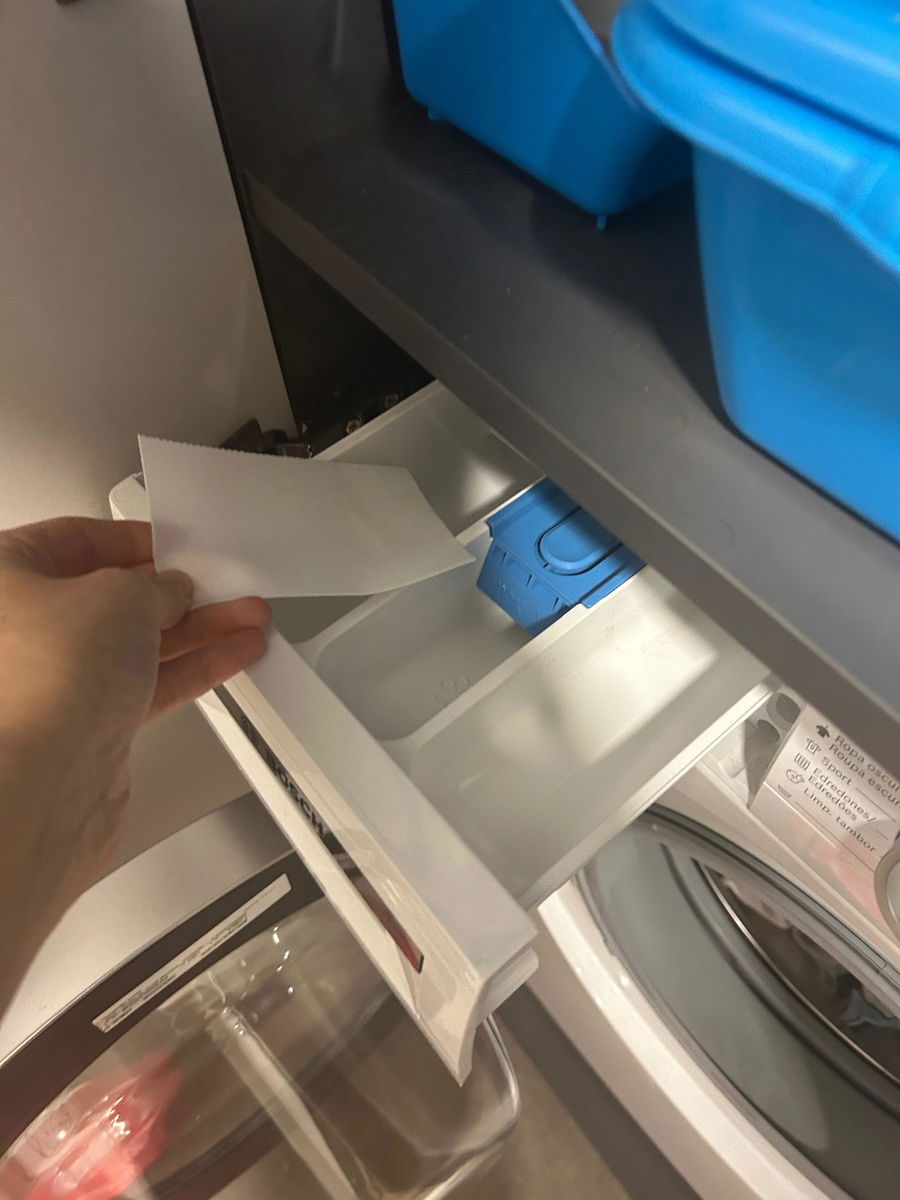 Foto de un cliente en su reseña de Eco-Tiras de Detergente 40 lavados (Judge.me)