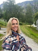 LAURA EVANS review photo