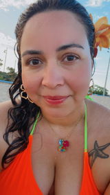 Astrid Quinones review photo