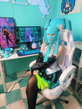 U.Y. review photo