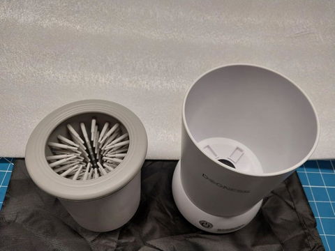 Pet cleaning pod portable gadget