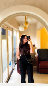 Nidhi Sharma review photo