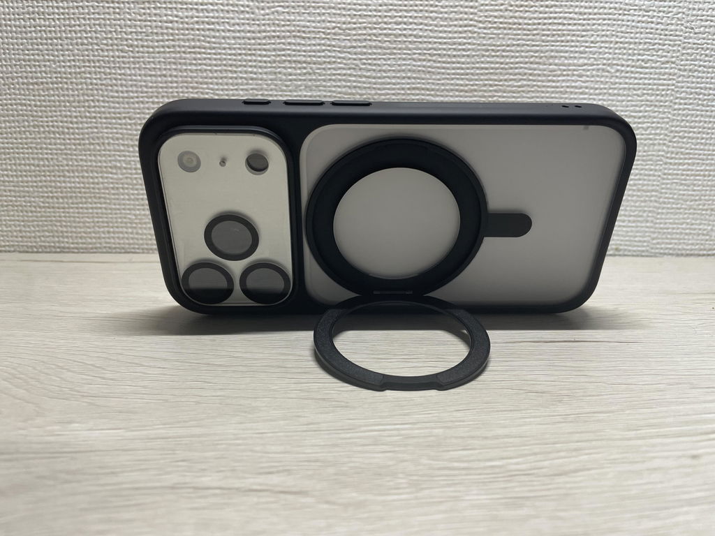 【黒羽シリーズ】360°回転スタンドケース MagSafe対応 落下防止 360°回転リング 耐衝撃 マット デスクワーク カメラコントロールカバー付き iPhone 17シリーズ用