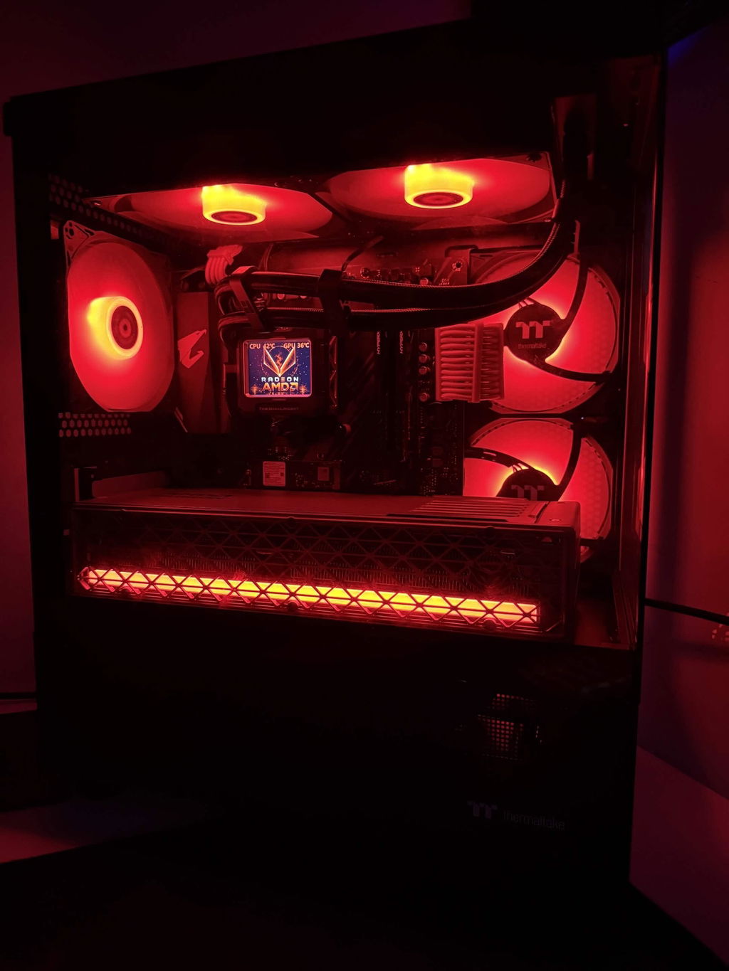 SAPPHIRE NITRO+ AMD Radeon RX 9070 XT 16GB GDDR6 (11348-01)