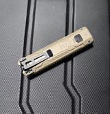 Leo review photo