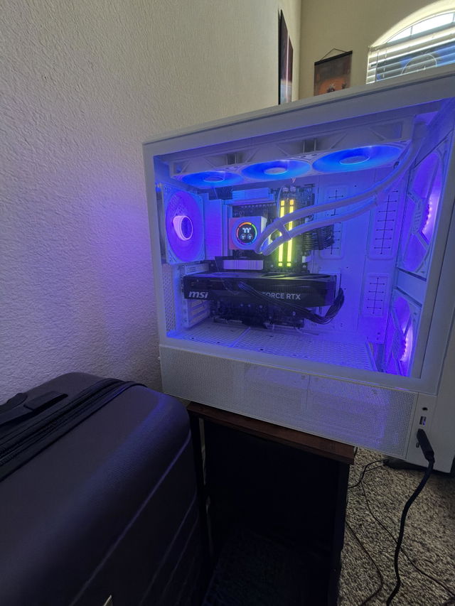 CPO E.&rsquo;s gaming setup