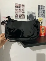 E. review photo