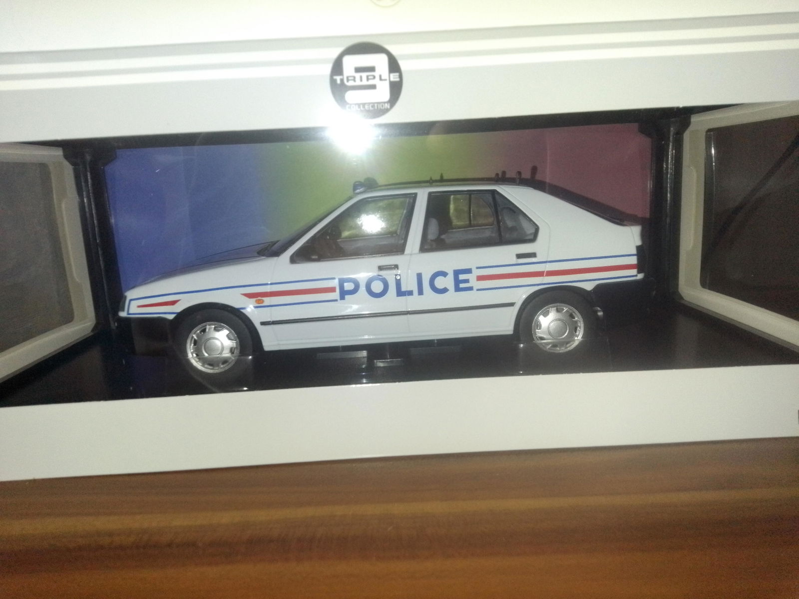ミニカー CIJ 3/61 RENAULT 1000 KGS POLICE 1781008866__1781008704251-