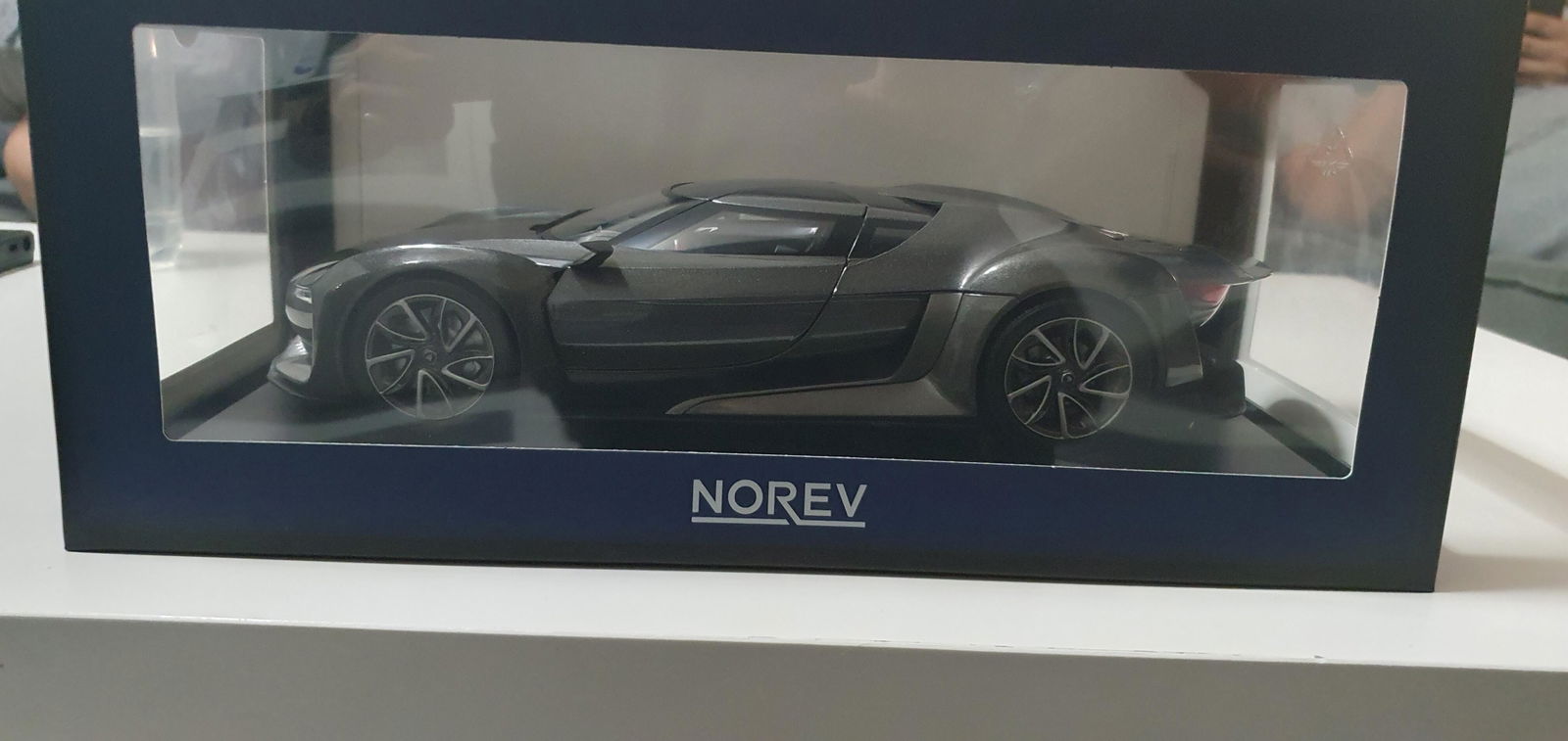 GT by Citroën 2008 Grey Concept Car 1:18 - 200pcs – Norev
