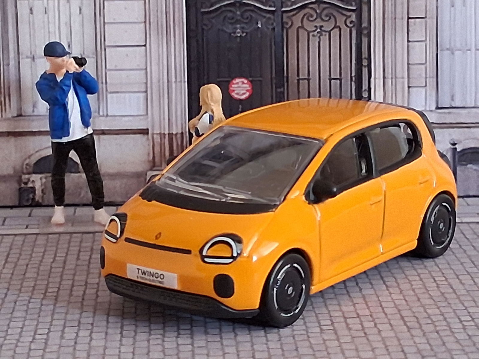 Renault Twingo E-Tech 1/43 NOREV ノレブ Renault Twingo E-Tech 2026 Mango Yellow 1:43 – Norev