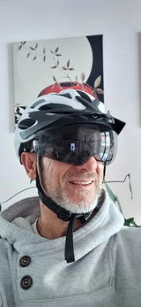 Tom review photo
